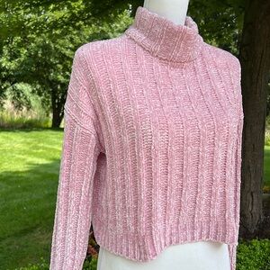 URBAN HERITAGE SWEATERS